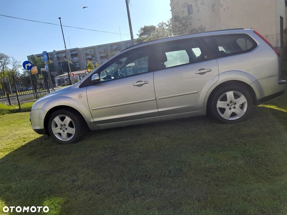 Ford Focus 1.6 TDCi DPF Ghia - 2