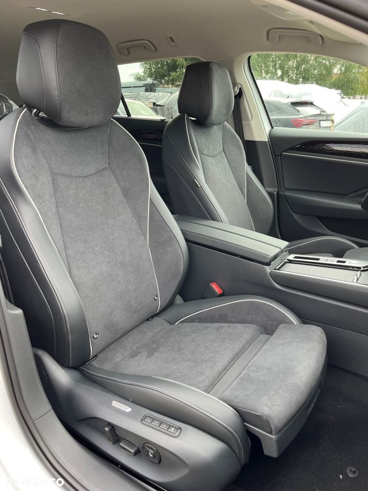 Volkswagen Passat Variant 2.0 TDI SCR Elegance DSG - 10