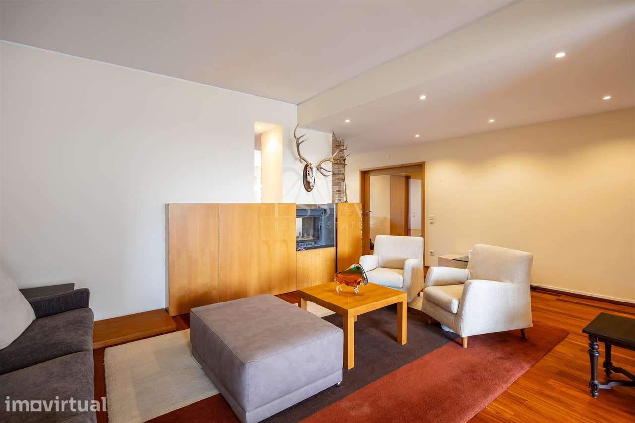 Apartamento T4+1 Mobilado com Varanda na Avenida da Boavista - Grande imagem: 2/37