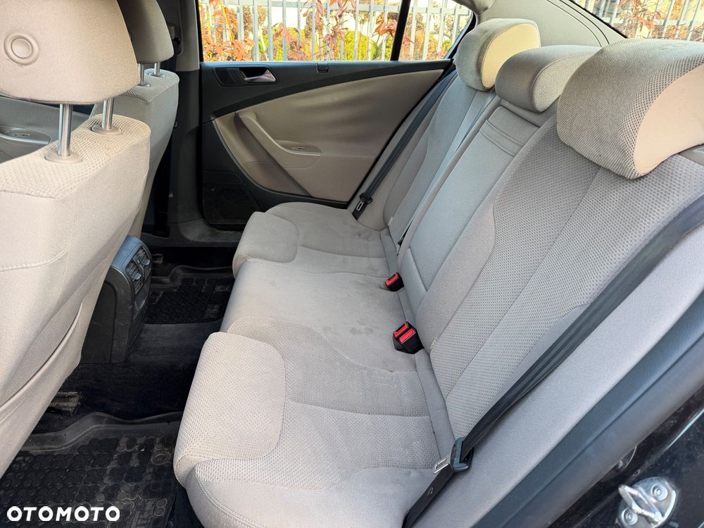 Volkswagen Passat 2.0 TDI Comfortline - 9