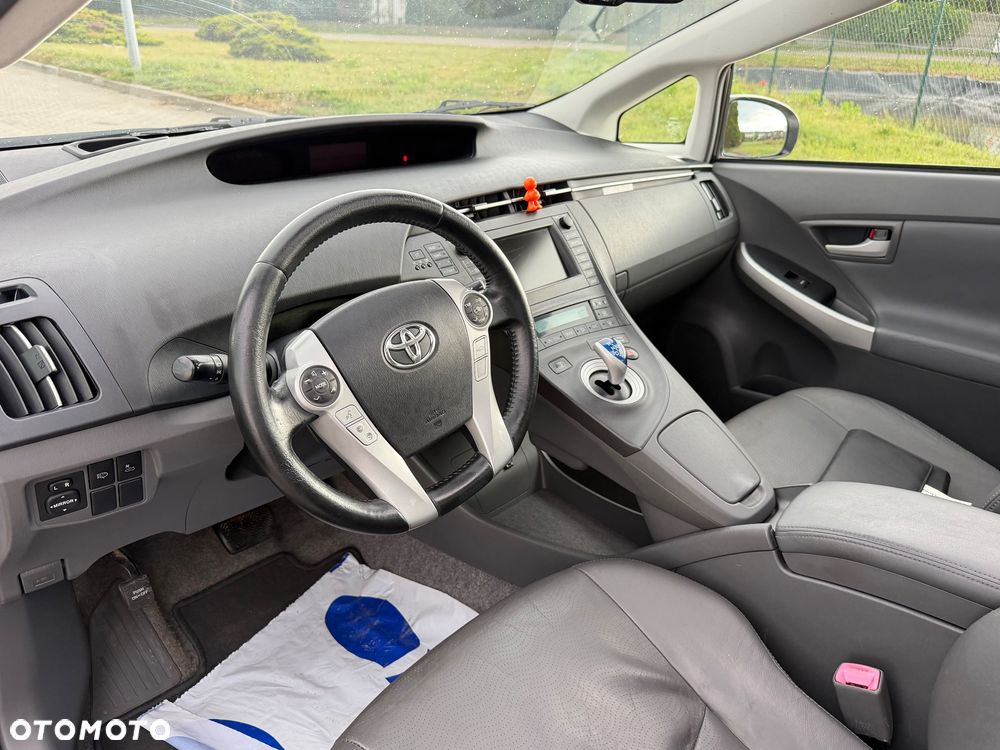 Toyota Prius 1.8 HSD Premium - 11