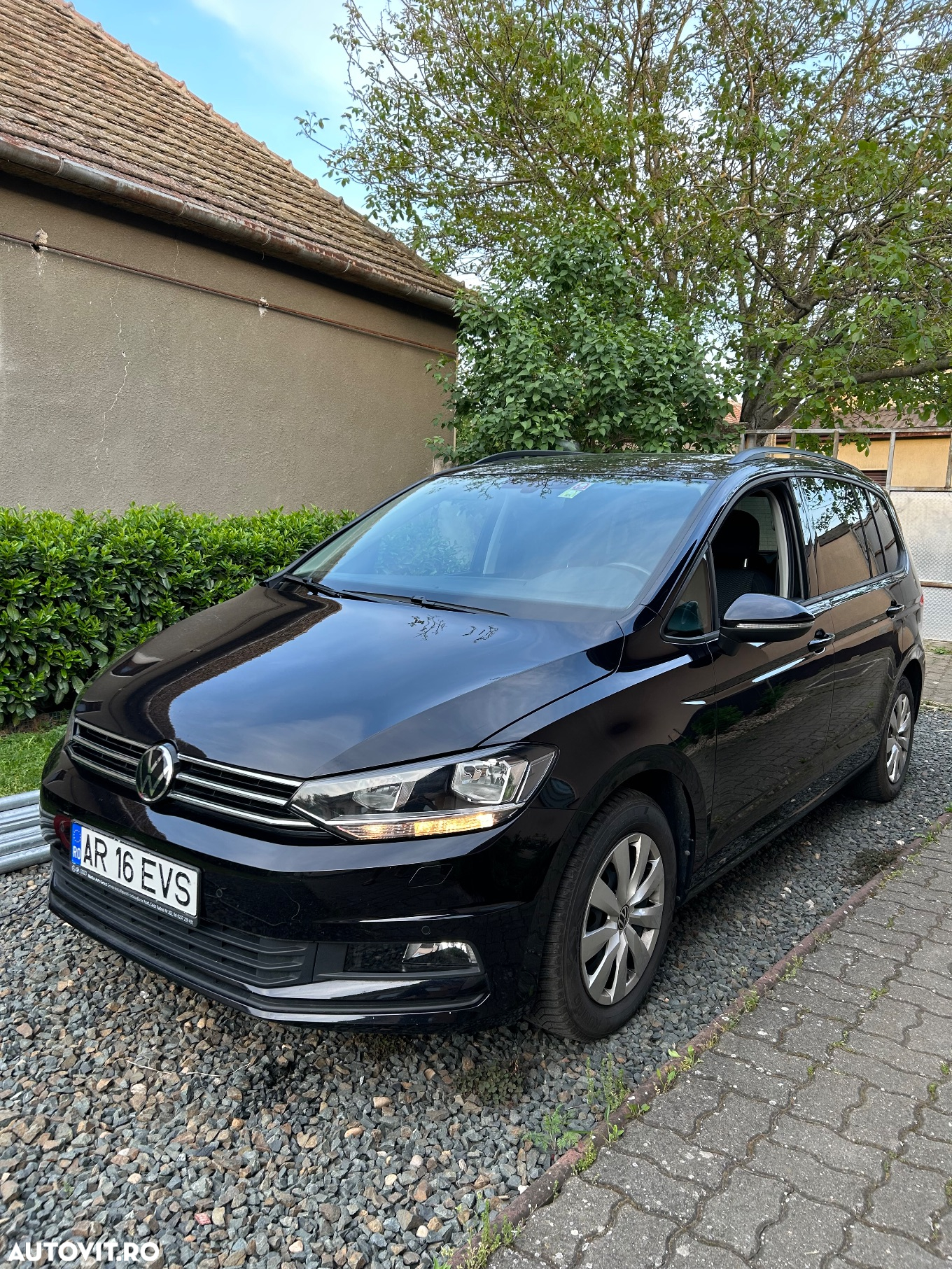 Volkswagen Touran 1.5 TSI DSG Comfortline - 2