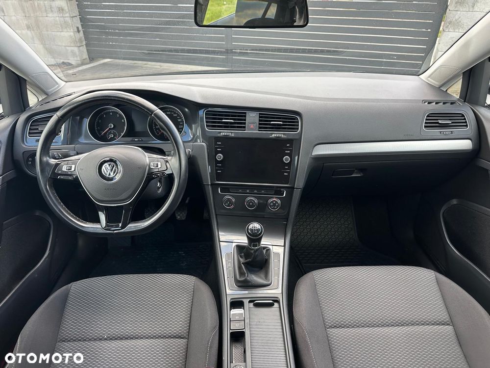 Volkswagen Golf - 10