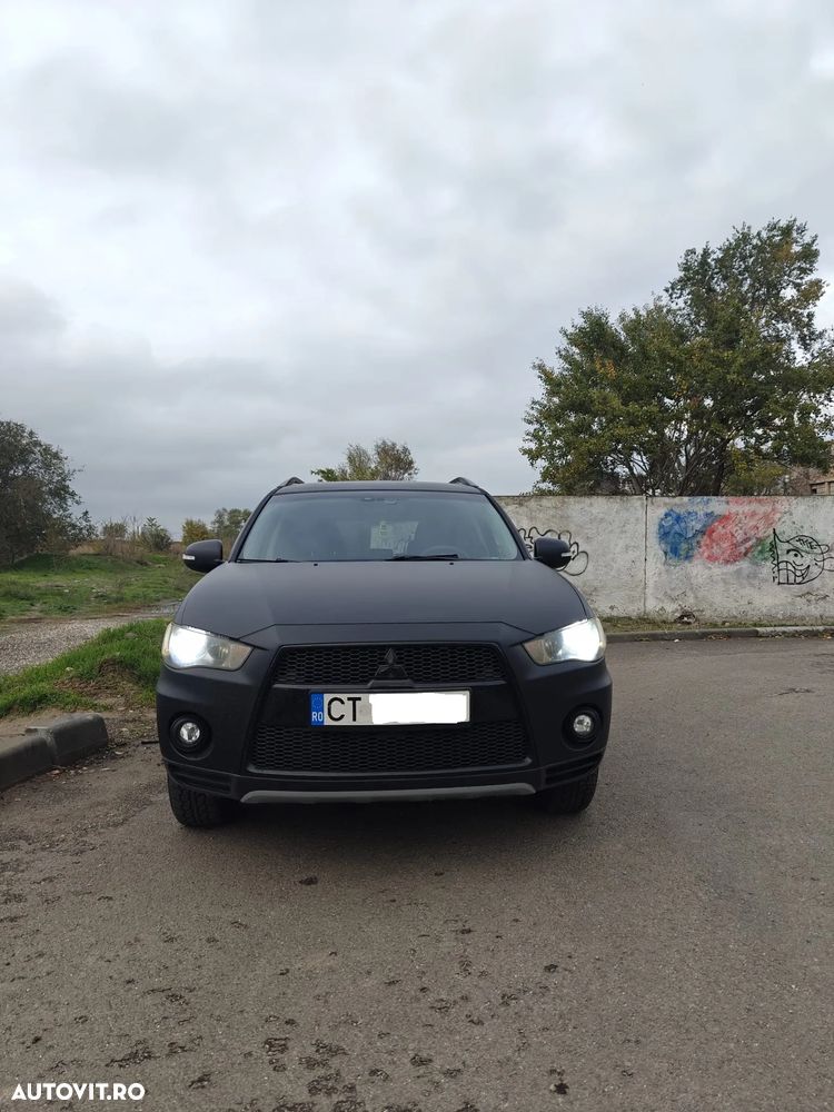 Mitsubishi Outlander - 2