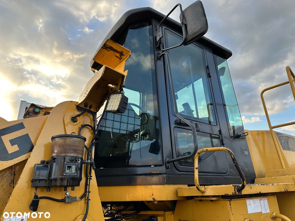 Liu Gong CLG862 lll Cat Liebherr JCB - 10