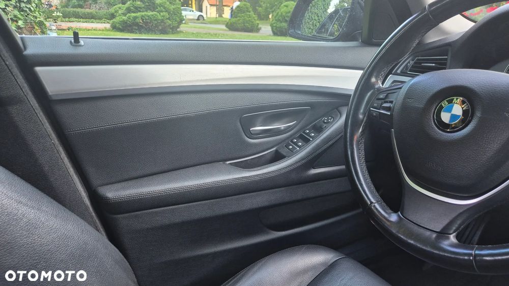 BMW Seria 5 520d xDrive - 11