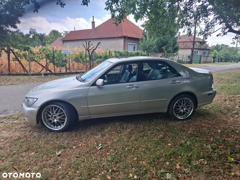 Lexus IS I (1999-2005), 2005