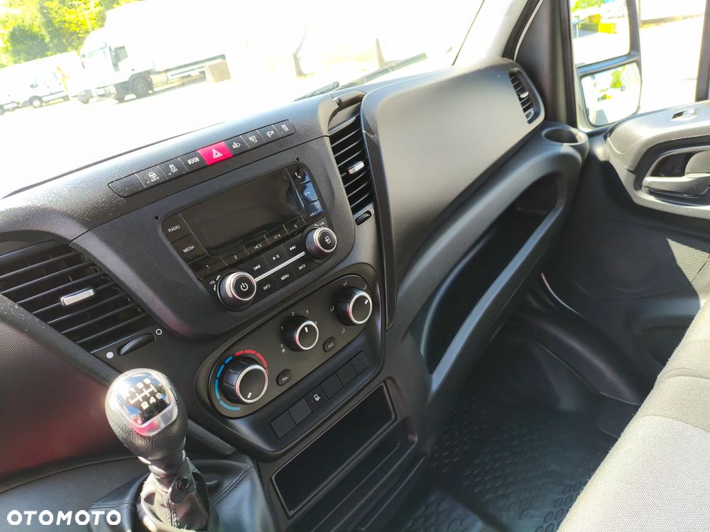 Iveco Daily 3,0 kontener z windą - 18