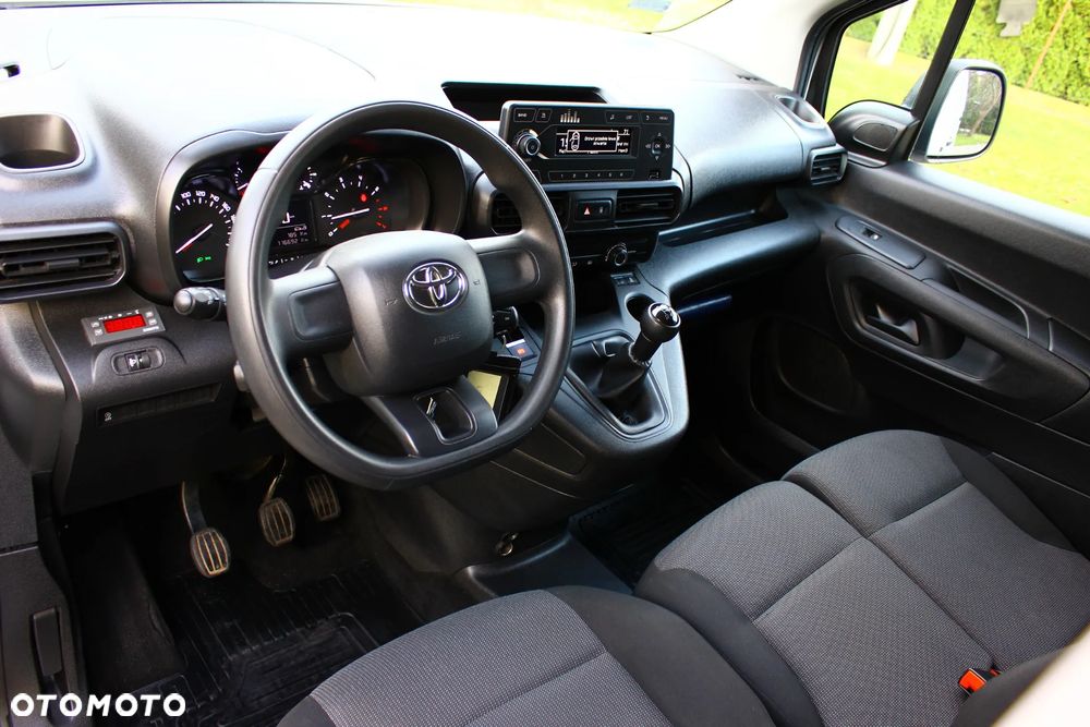 Toyota Proace City CHŁODNIA 1.5D-4D 102KM LONG L2 3 Osobowy - 32