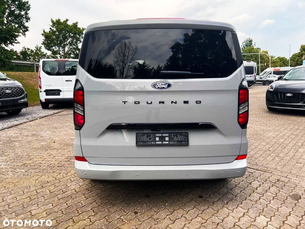 Ford Tourneo Custom - 7