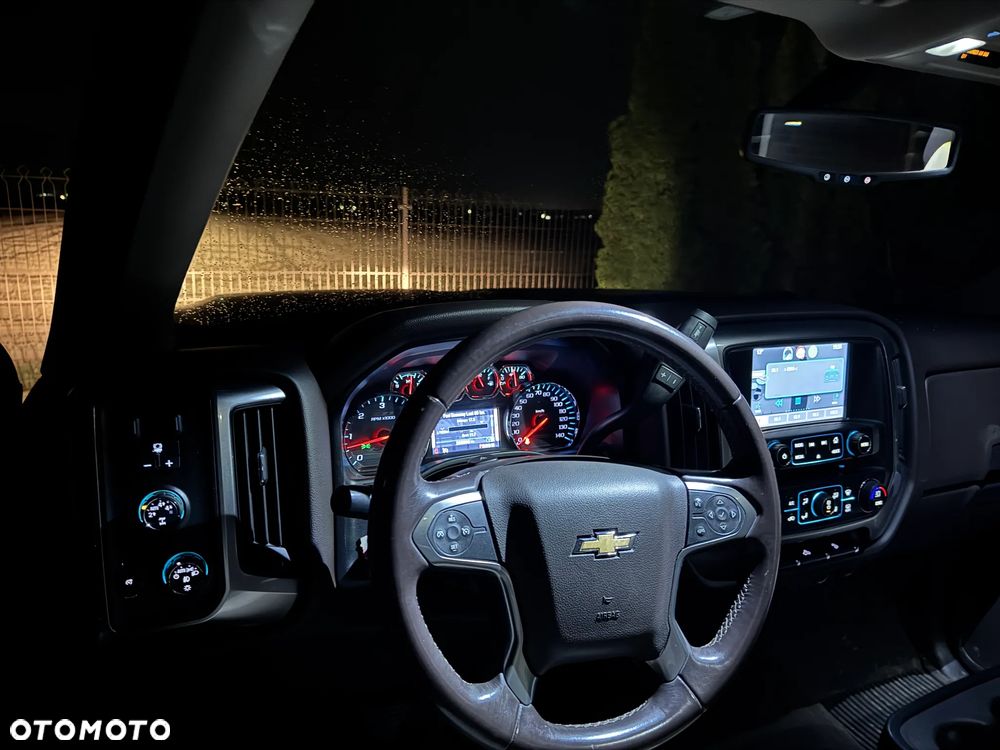 Chevrolet Silverado - 3