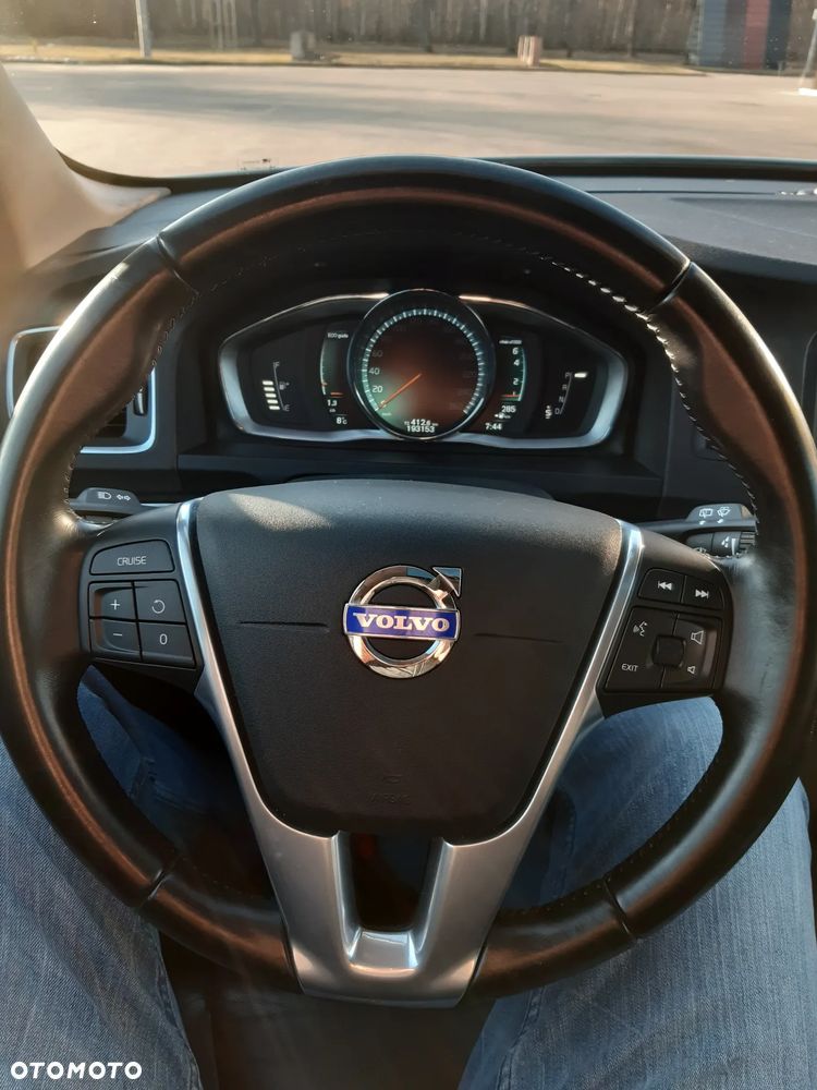 Volvo V60 Cross Country - 25