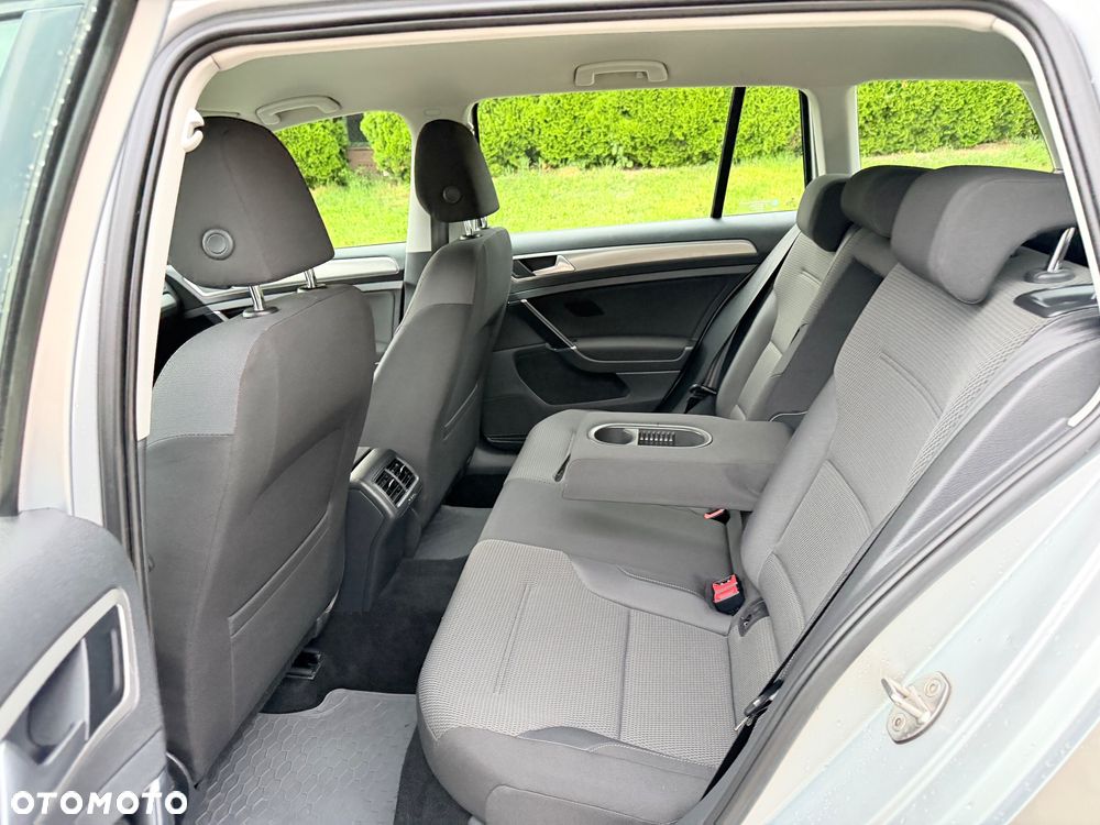 Volkswagen Golf - 10