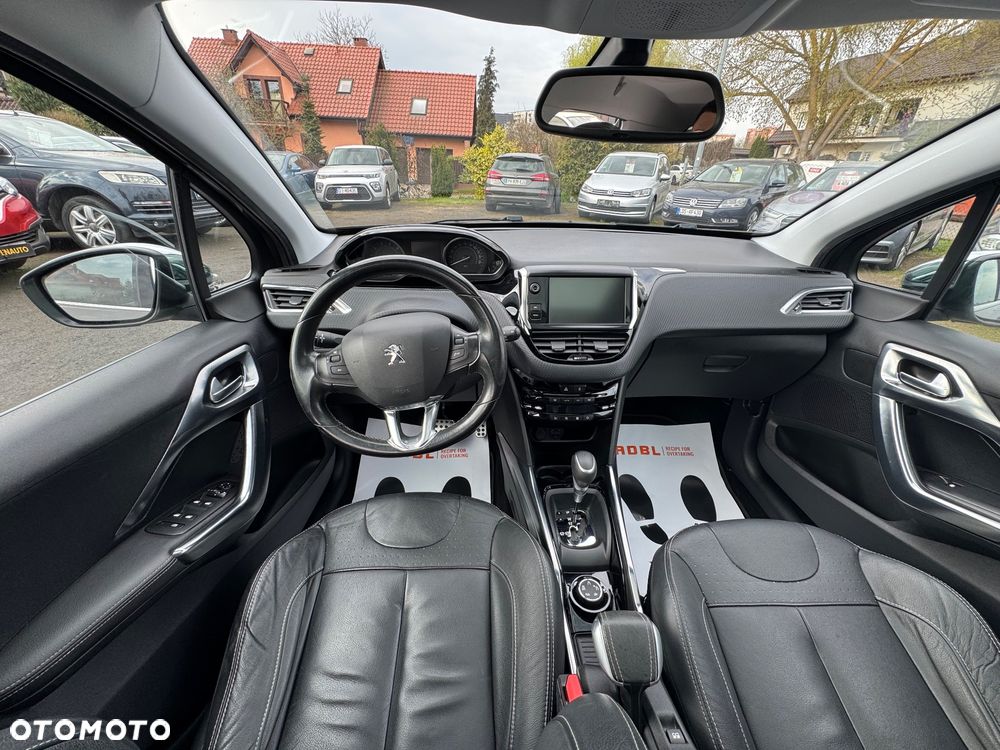 Peugeot 2008 1.2 Pure Tech GPF Signature S&S EAT6 - 27