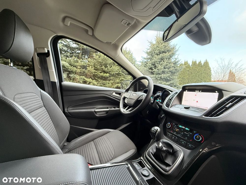 Ford Kuga 1.5 EcoBoost 2x4 Titanium - 30