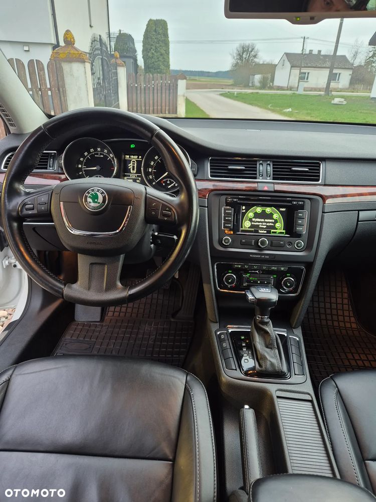 Skoda Superb 2.0 TDI Elegance DSG - 18