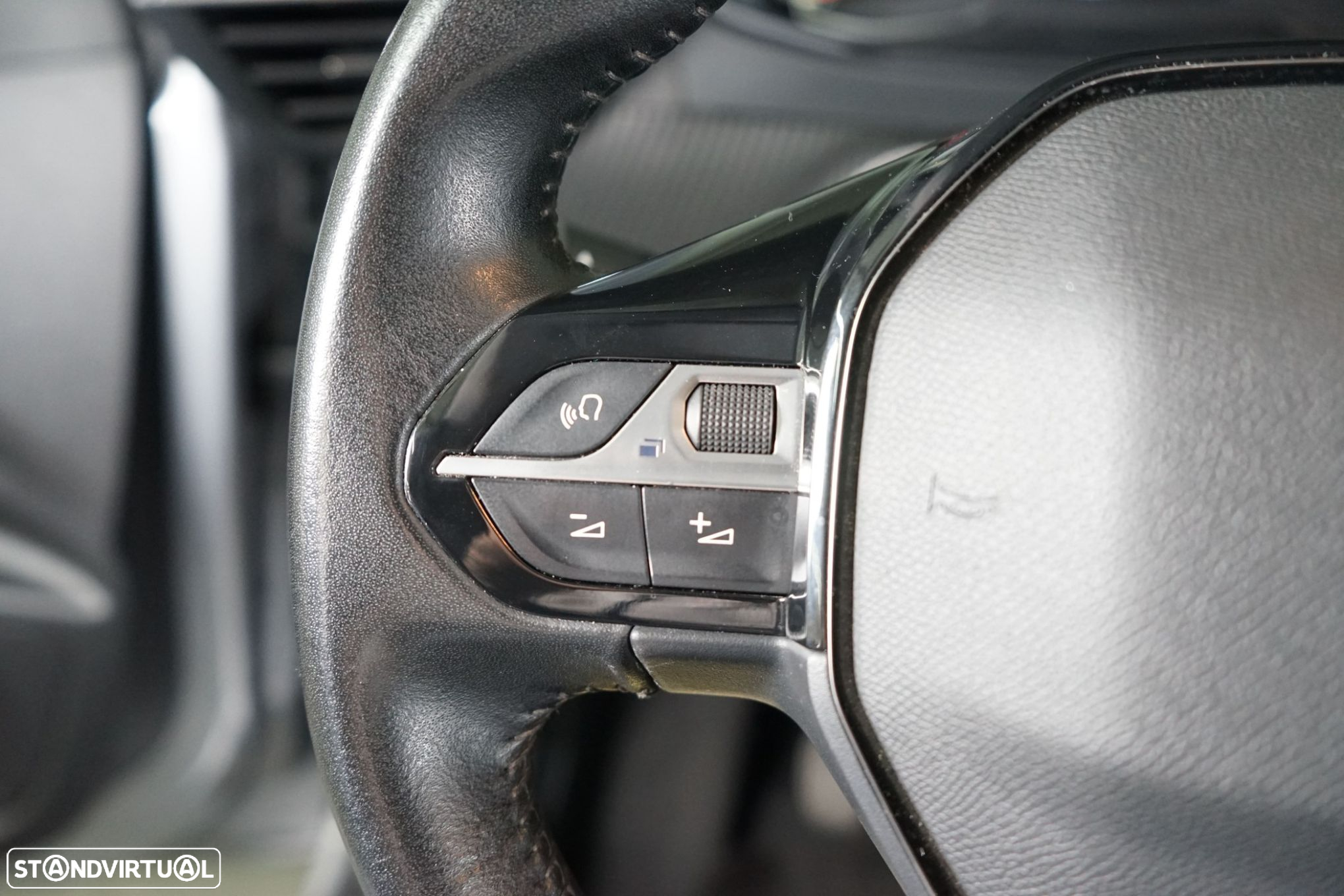Peugeot 208 1.2 PureTech SE Style - 21