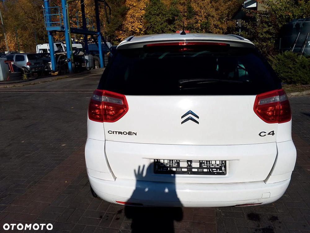 Citroen C4 Picasso (06-10.) 1.6 HDI 108KM. Silnik DV6TED4 Skrzynia 20DP33 lakier EWP - BANQUISE WHITE.Cały na części. GWARANCJA !!!  Przód Tył Zestaw Komplet Drzwi Klapa Zderzak Błotnik Maska Grill Atrapa Szyba Pas Lampa Lusterko Boczki Fotel Kanapa Kokpit Deska Rozdzielcza Przełącznik Włącznik Sterownik Przewody Wiązka Instalacja Moduł Komputer Czujnik Listwa Pompa Alternator Wtryski Głowica Rozrusznik Kompresor Sprzęgło Dwumas Silnik Skrzynia ABS Klimatyzacji Paliwa Wspomagania Kolektor Turbina Przepustnica Zawór Chłodnica Koło Hak Belka Sanki Zawieszenie Mcpherson Półoś Amortyzator Wydech Tłumik Zacisk Most - 6