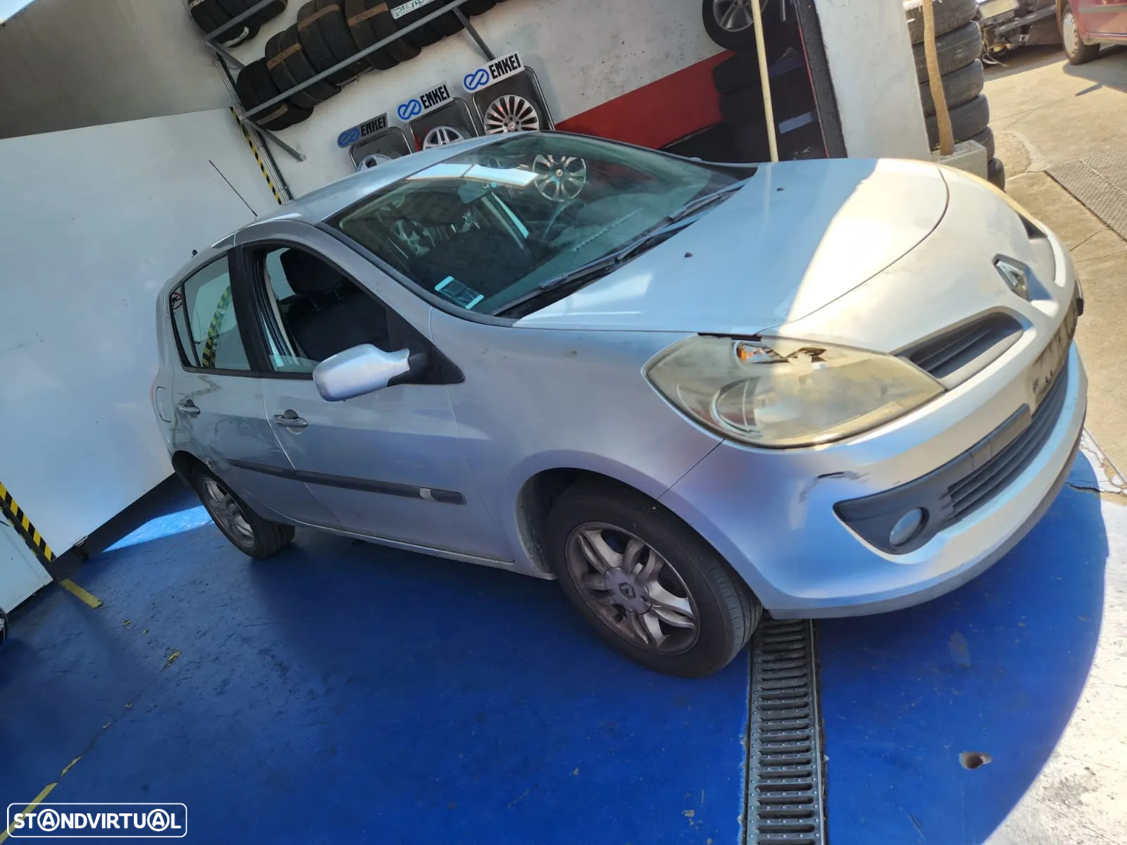 Renault Clio III 1.2 gasolina de 2007 ás peças - 2