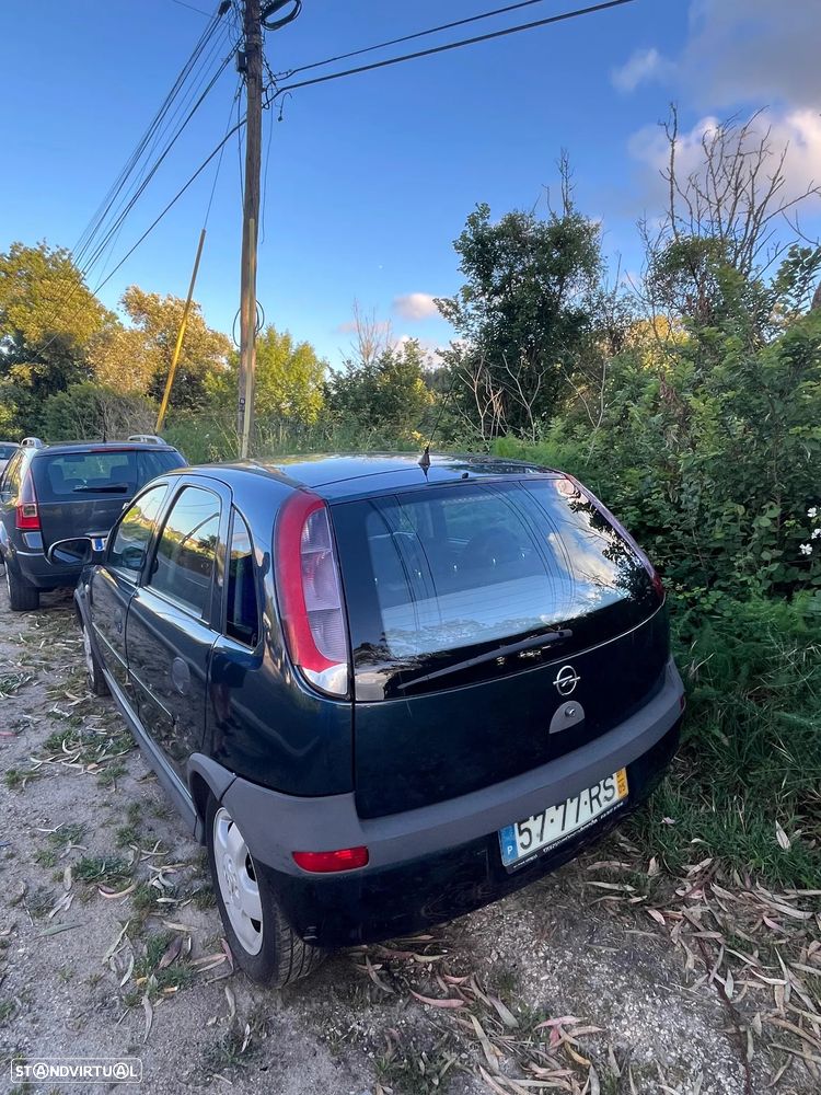 Opel Corsa 1.2 16V Confort - 2
