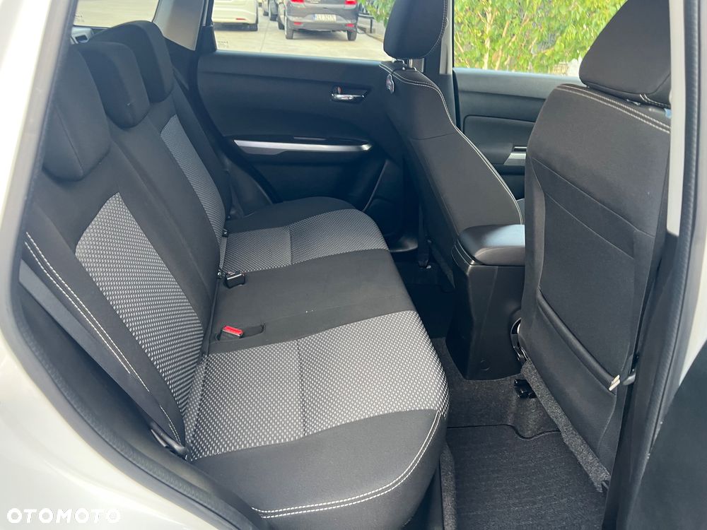 Suzuki Vitara 1.0 Boosterjet Premium 4WD - 29