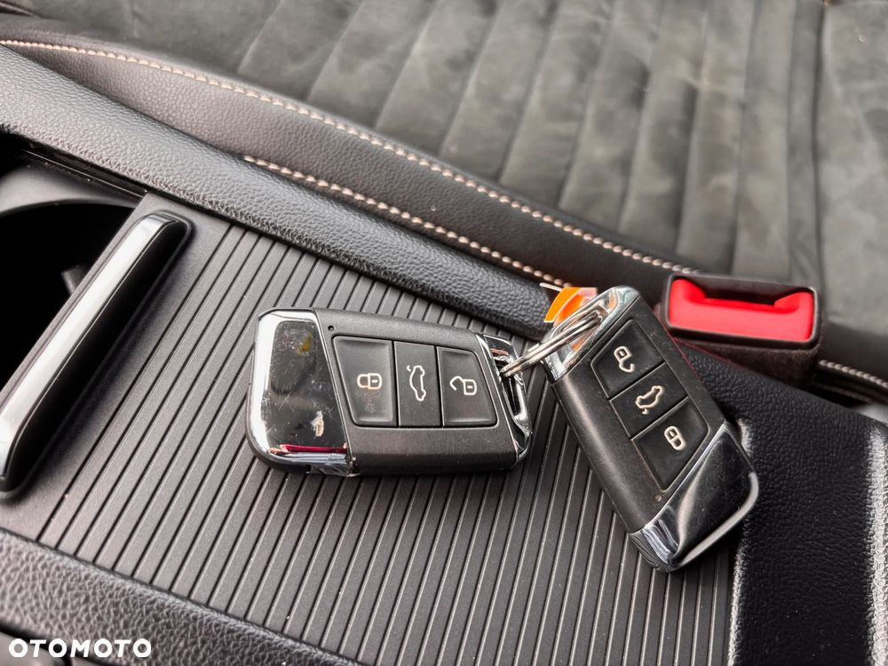 Volkswagen Passat 2.0 TSI Elegance DSG - 36