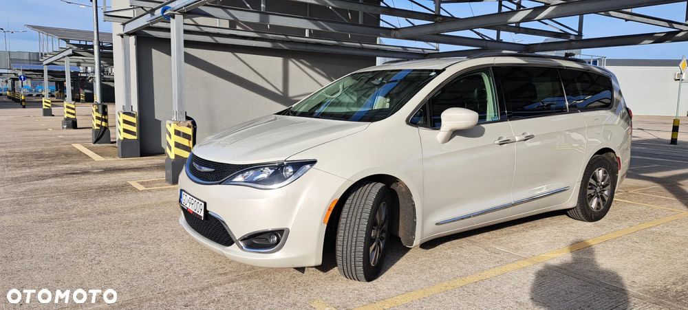 Chrysler Pacifica - 2