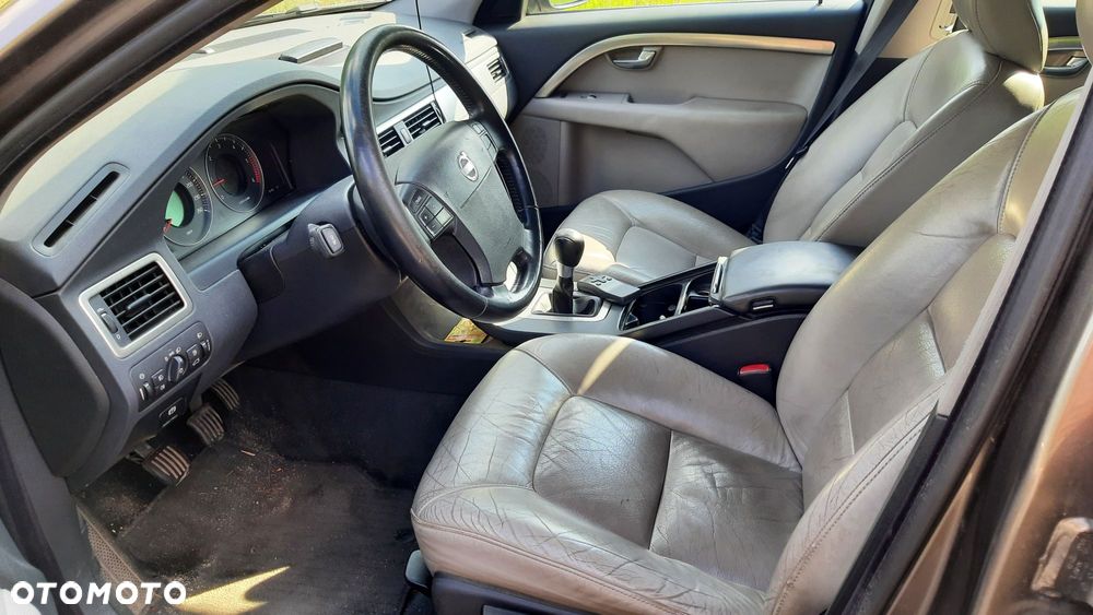 Volvo V70 2.4 D DPF Momentum - 10