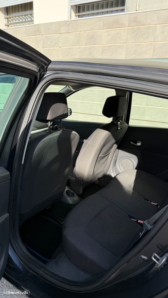 Renault Clio 1.2 16V 75 Expression - 8