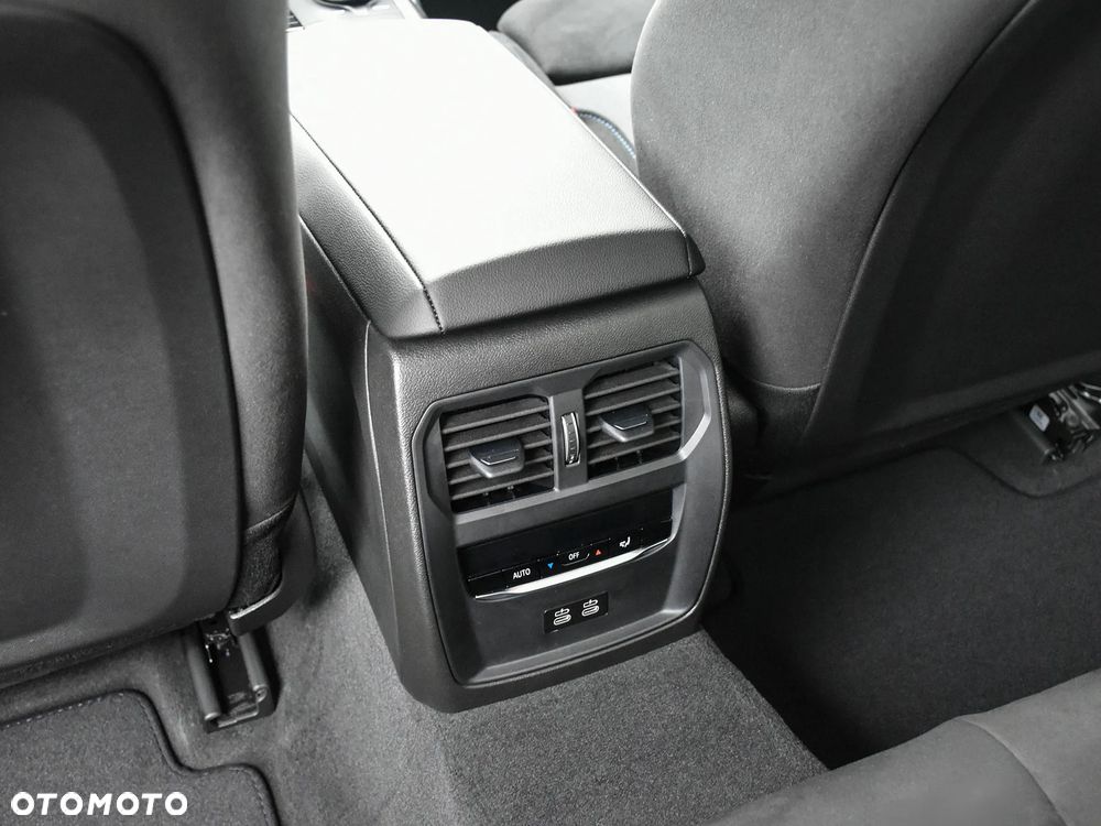 BMW Seria 3 320i xDrive - 22