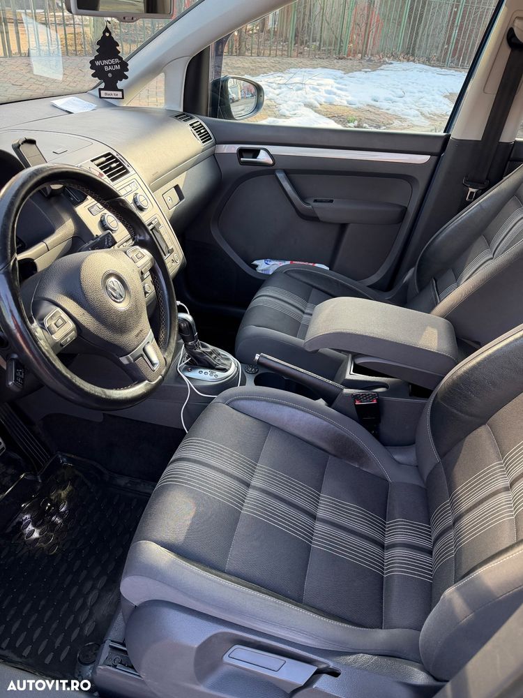 Volkswagen Touran - 10