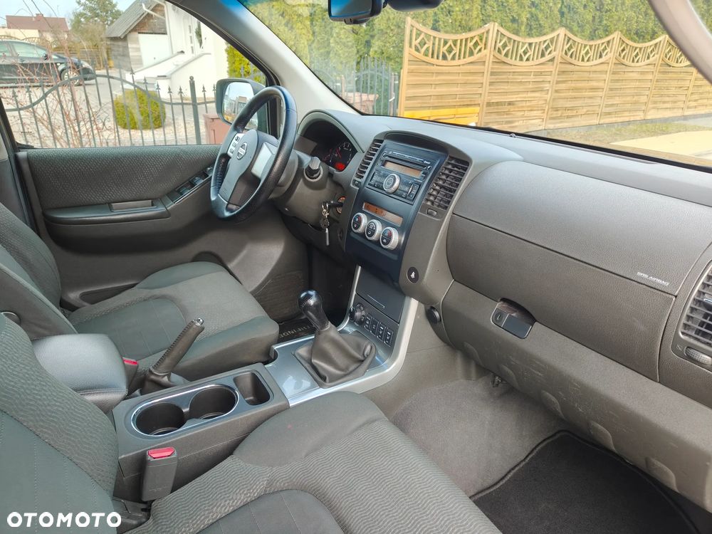 Nissan Pathfinder 2.5 DCi SE - 22