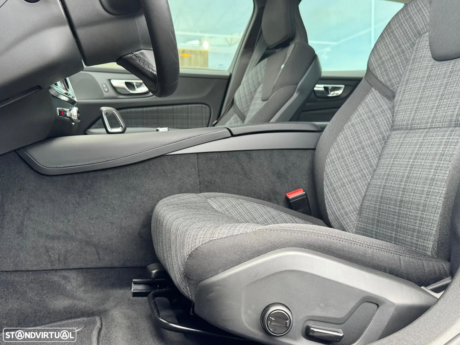 Volvo V60 2.0 T6 AWD TE Core - 4