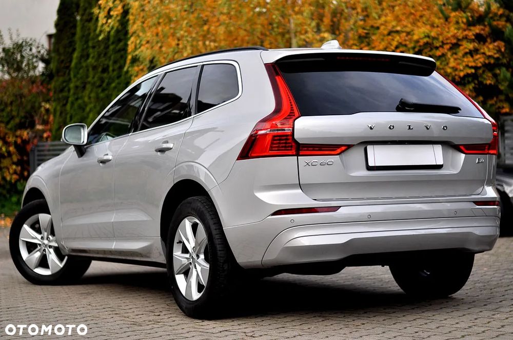 Volvo XC 60 B4 D Geartronic Momentum Pro - 4