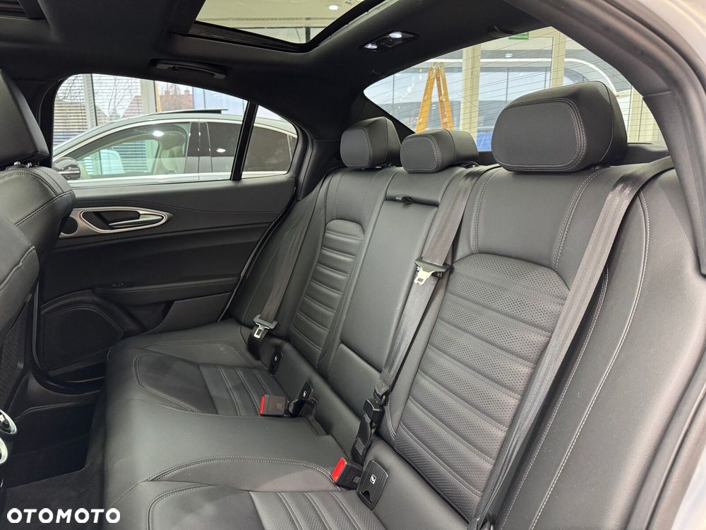 Alfa Romeo Giulia 2.0 Turbo Veloce Q4 - 14