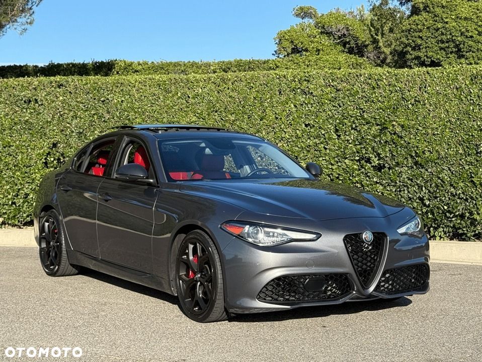 Alfa Romeo Giulia 2.0 Turbo 16V AT8 Veloce Ti - 3