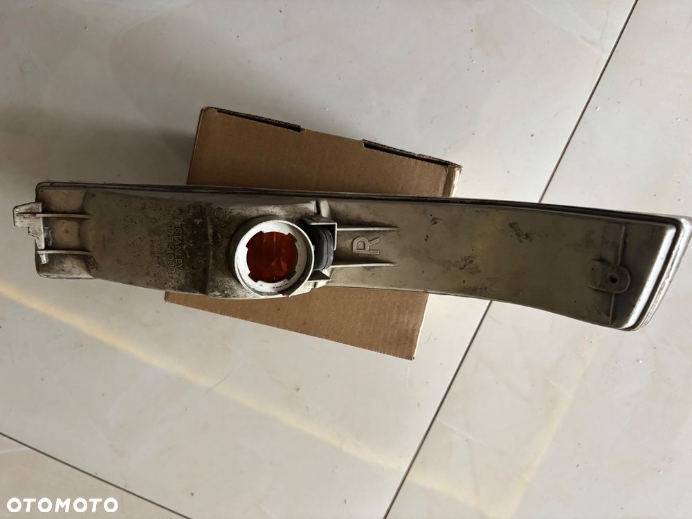Kierunkowskaz Honda Civic 87-91.Stanley 045-4000. R - 2