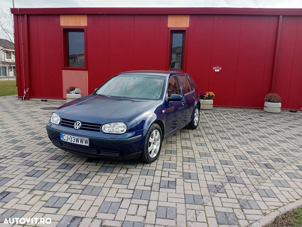 Volkswagen Golf - 1