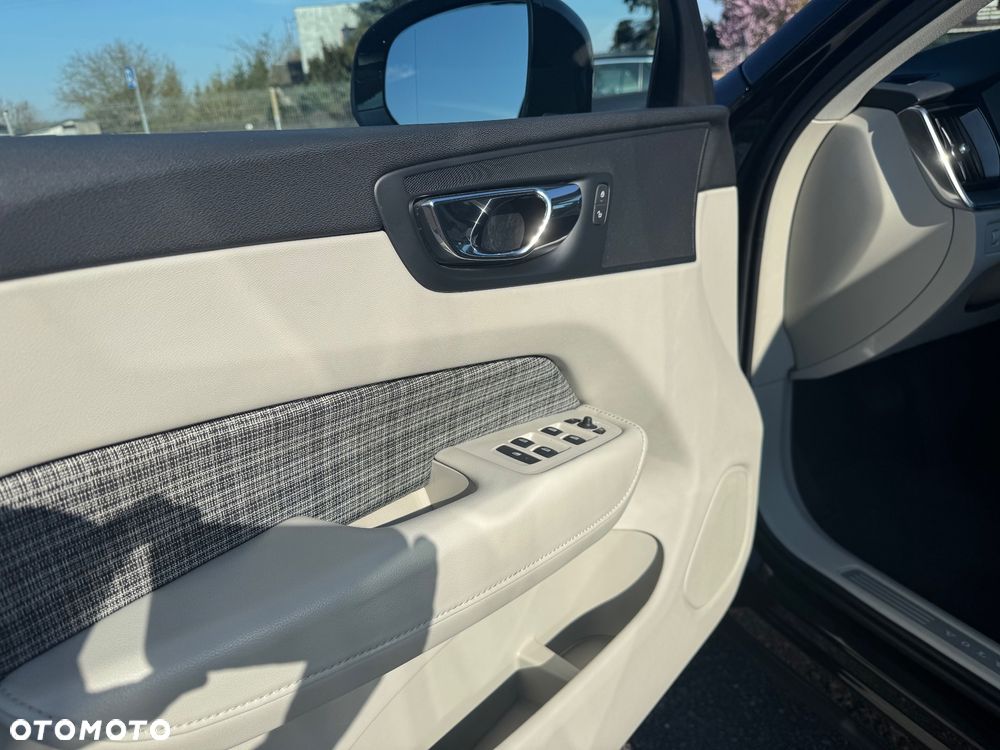 Volvo XC 60 D4 AWD Geartronic Momentum - 22