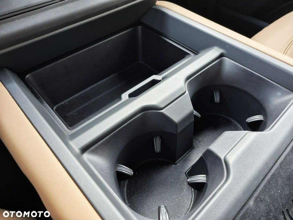 Land Rover Defender - 38