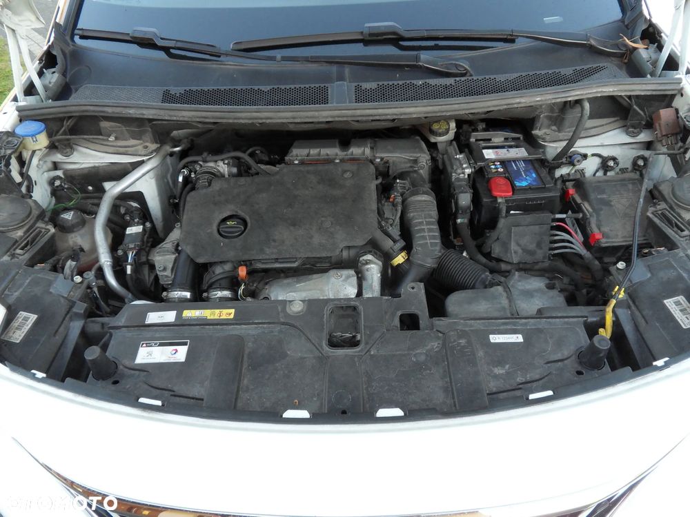 Peugeot 3008 1.5 BlueHDi Allure S&S EAT8 - 21