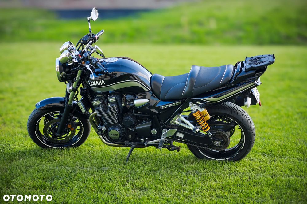 Yamaha XJR - 10