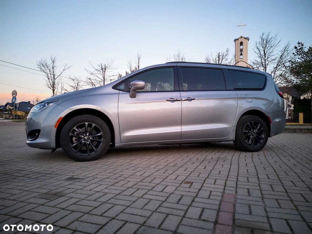 Chrysler Pacifica - 35