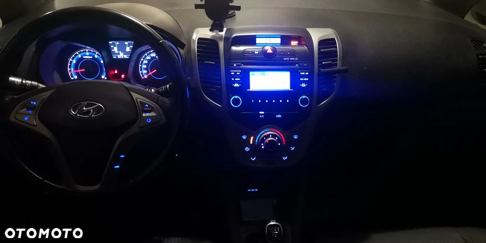 Hyundai ix20 1.4 blue - 12