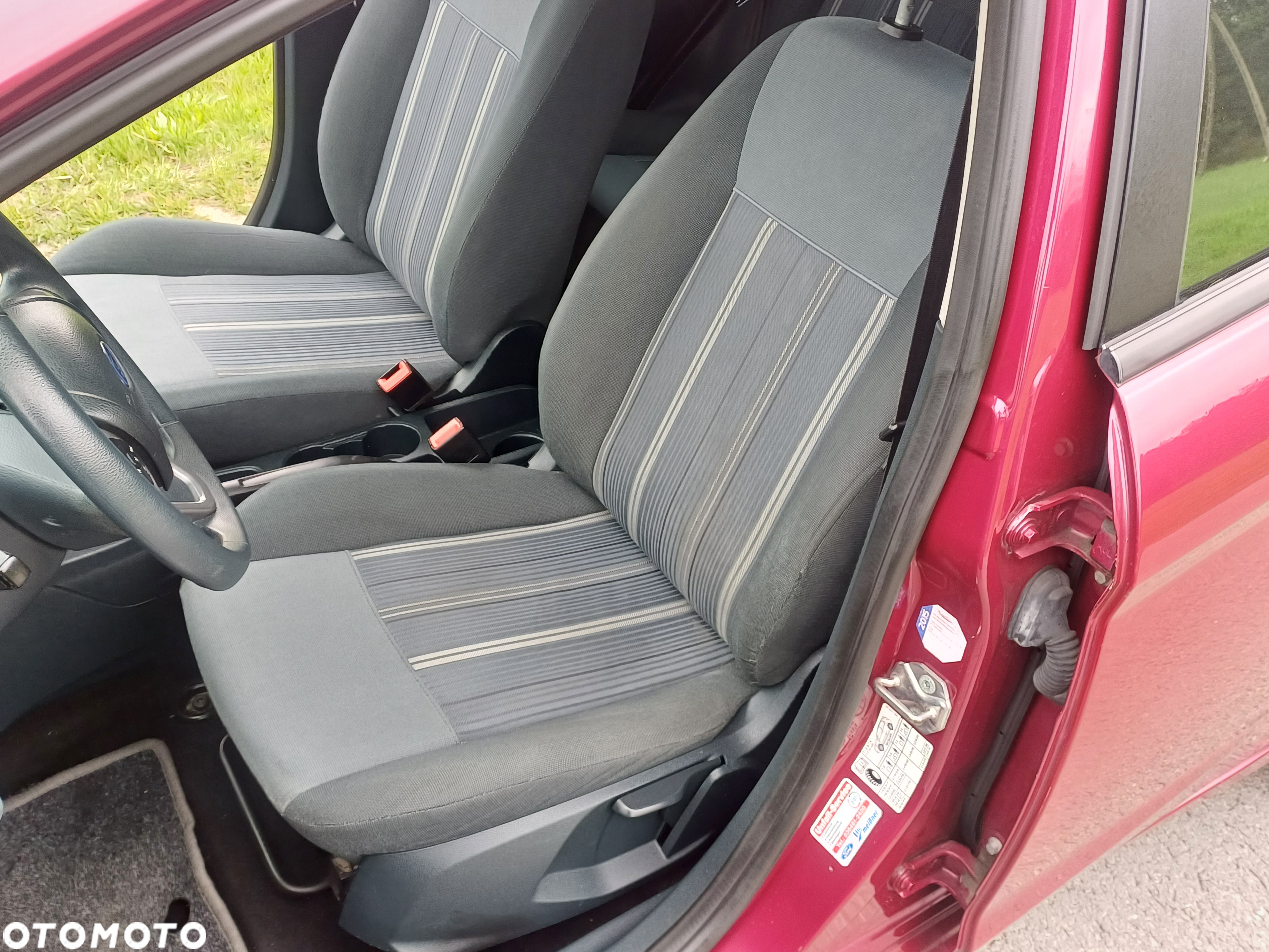 Ford Fiesta 1.4 Ghia - 11