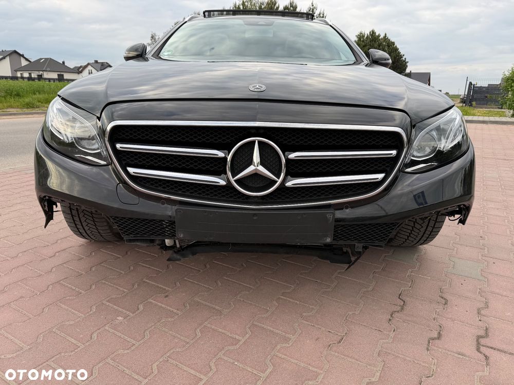 Mercedes-Benz Klasa E 220 d 4Matic 9G-TRONIC Avantgarde - 20