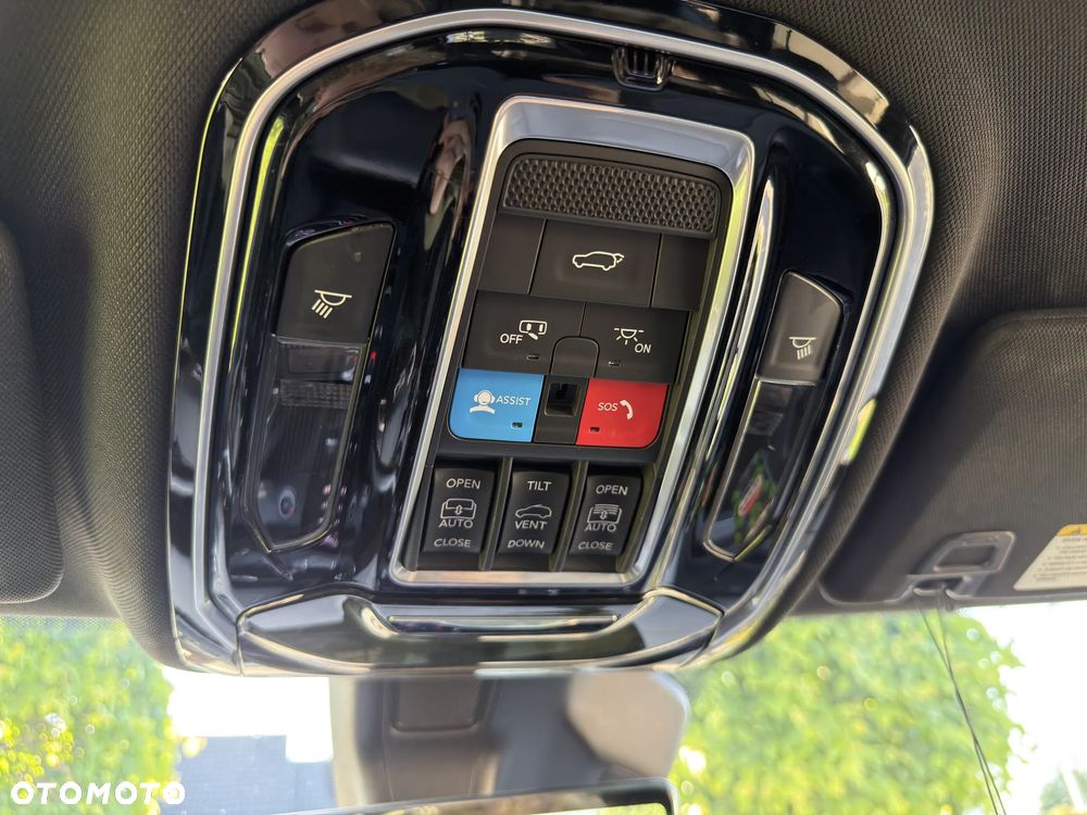 Jeep Grand Cherokee - 25
