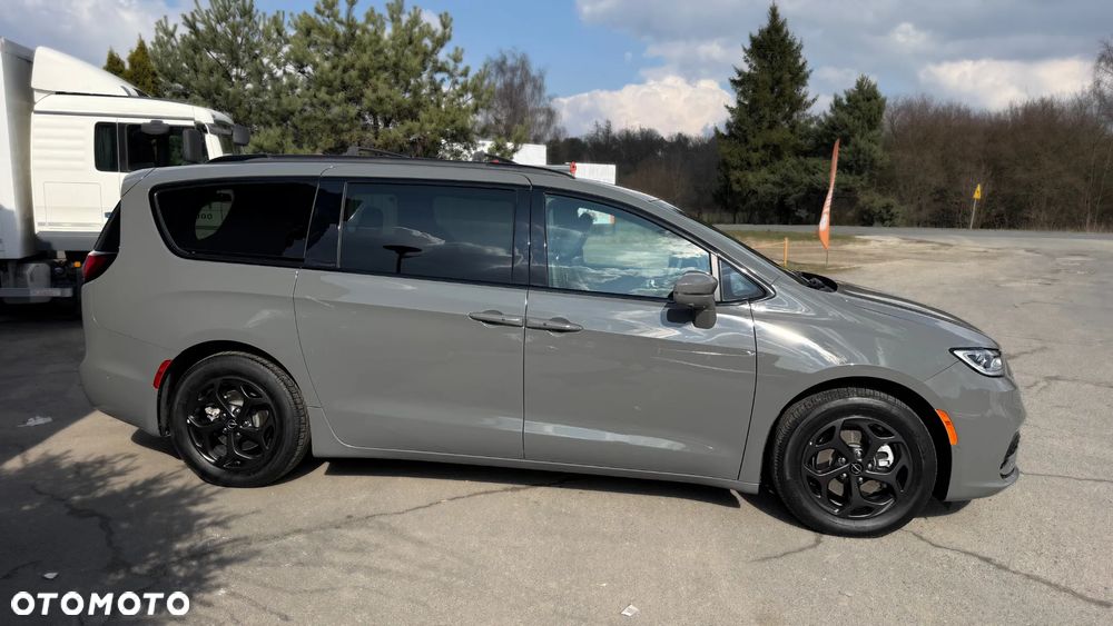 Chrysler Pacifica - 4