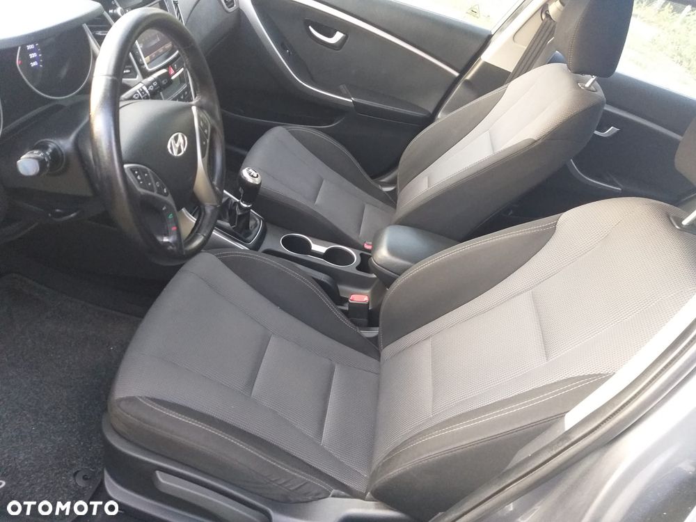 Hyundai i30 1.6 CRDi Fifa World Cup Edition - 16