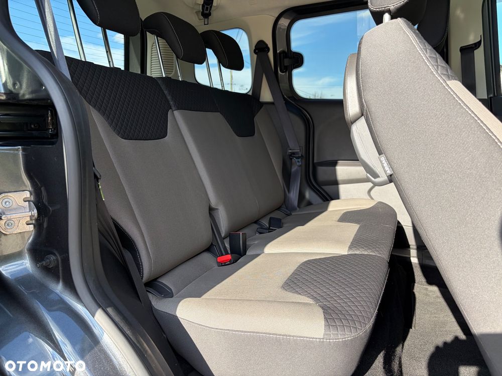 Ford Tourneo Courier 1.5 TDCi Ambiente - 29